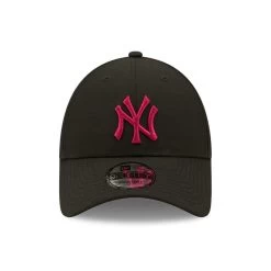 New Era New York Yankees League Essential 9FORTY Cap Black / Red -Sports Equipment Discount Store 60222478 1